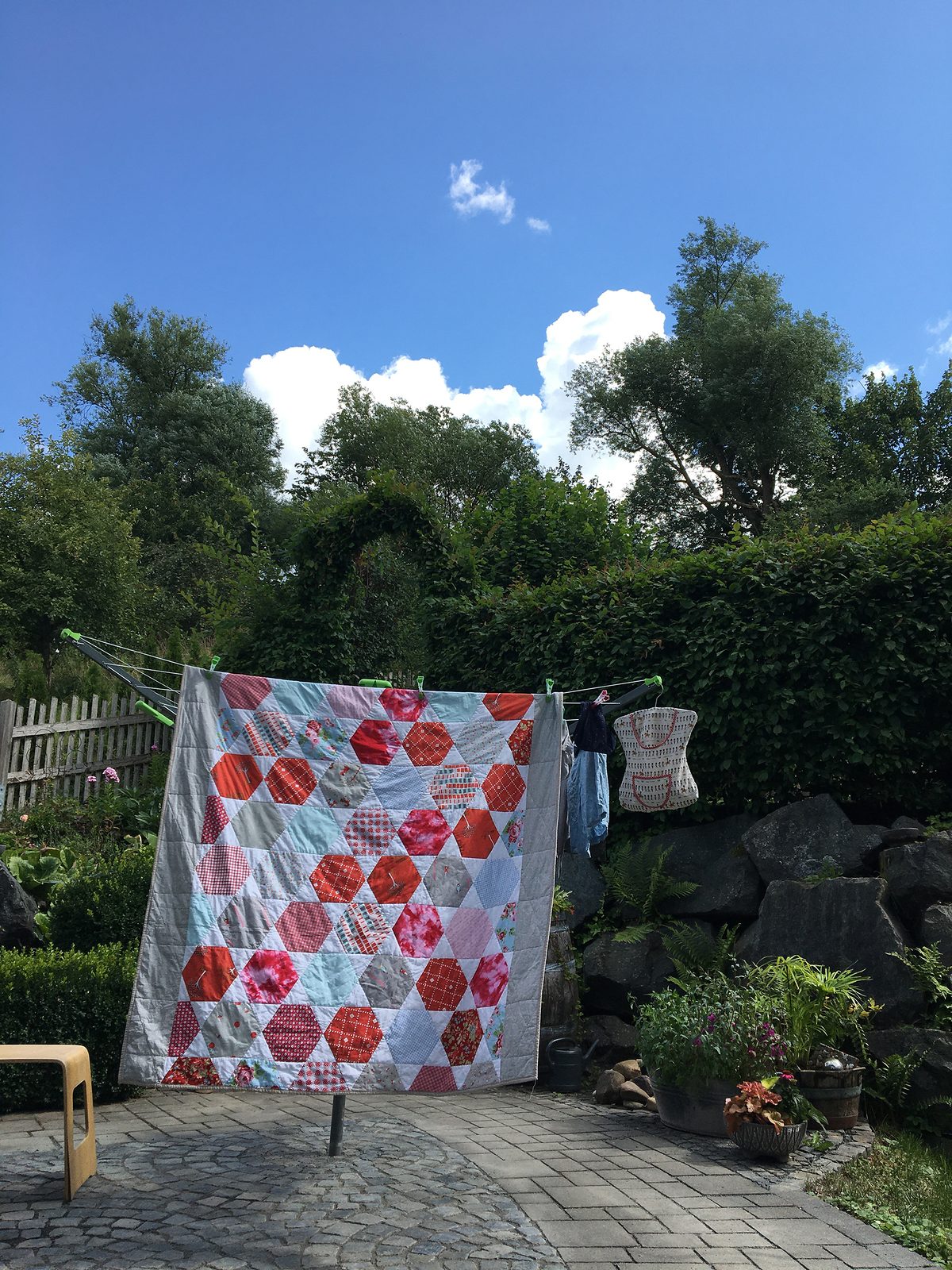 Floating Hexies: Hexagons that seem to float across the quilt.