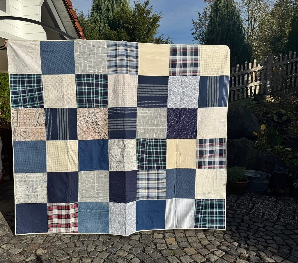 Kuschelrock 2: The men’s version, made from my husband’s worn clothes and fabrics with camping and vacation themes. Machine pieced and quilted.